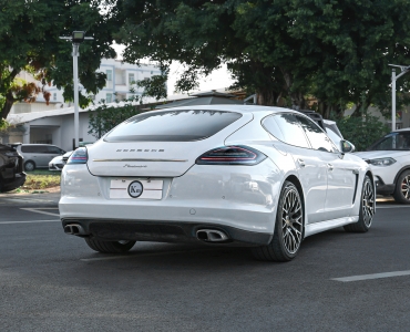 保时捷帕拉梅拉老改新烟熏流水款尾灯装好了