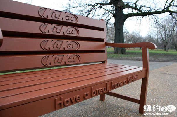 33-Cool-and-Creative-Ambient-KitKat-bench.jpg