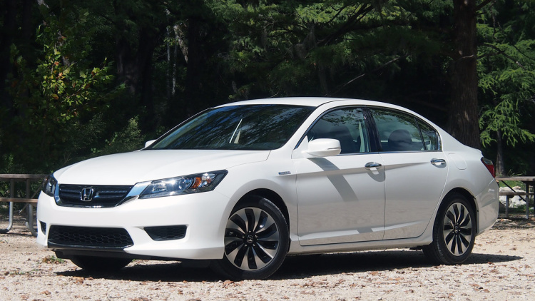 01-2014-honda-accord-hybrid-review-1.jpg